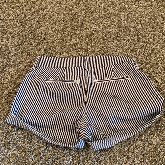 Old Navy striped shorts women’s waist size- 0 - Picture 3 of 3